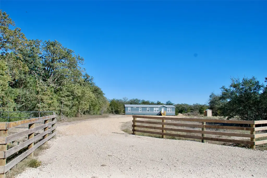 1727 Davis Road, Muldoon