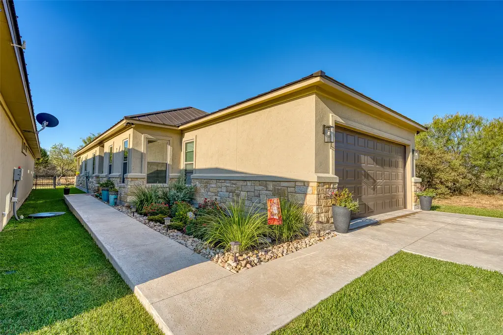 317 Parallel Circle Circle, Horseshoe Bay