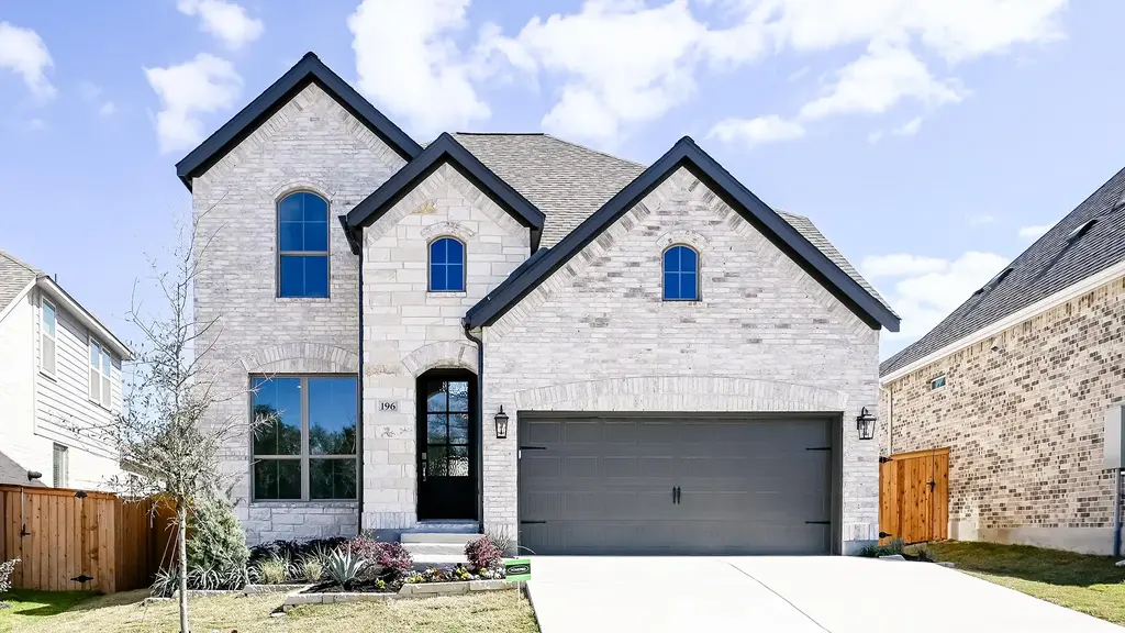 196 Basket Flower Loop, Kyle