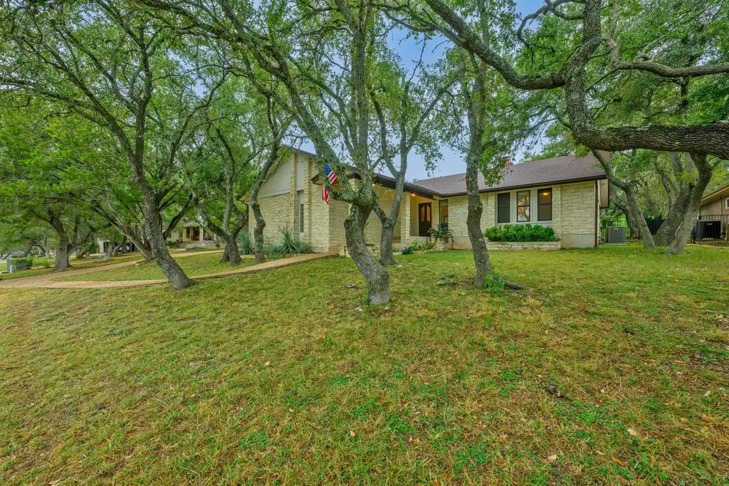 137 Long Wood Avenue, Lakeway