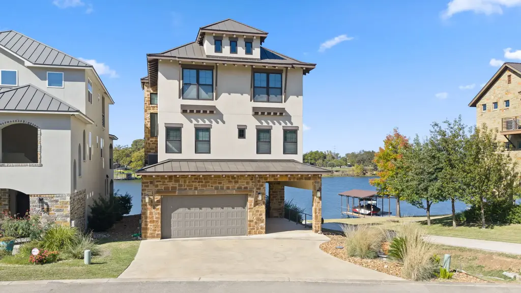 624 Waterside Drive, Marble Falls