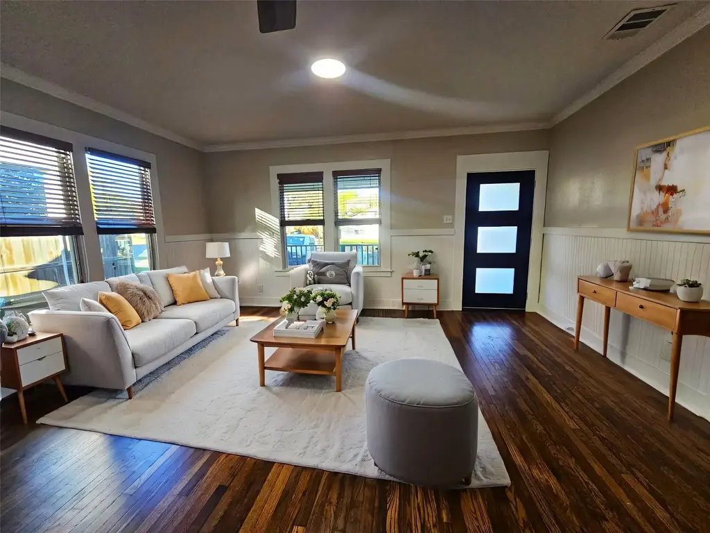 624 S Austin Street, Seguin