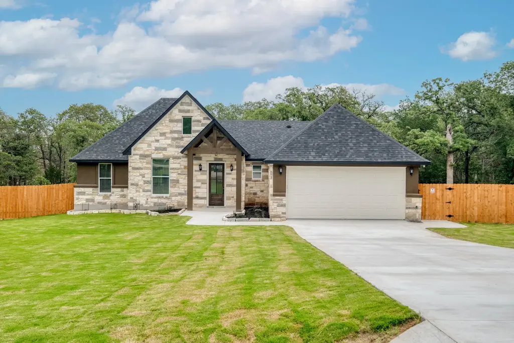 116 Pine Point Cove, Elgin