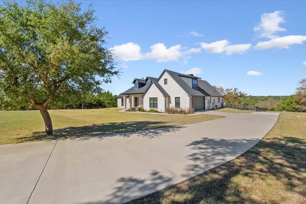 1250 E Creekview Drive, Salado