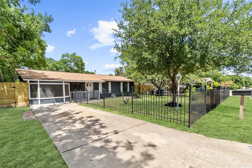 106 East Lola Drive, Austin