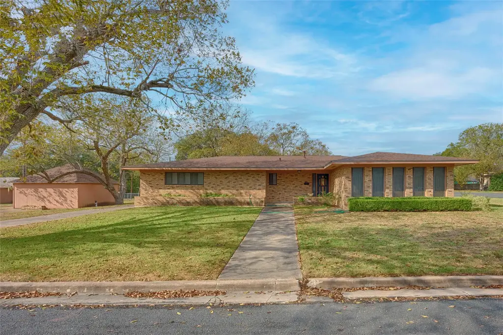 701 Herder Avenue, Schulenburg