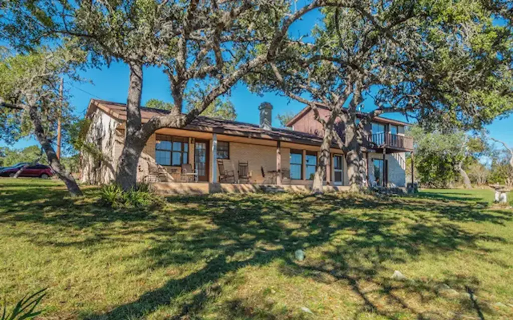 475 Fischer Trail, Wimberley
