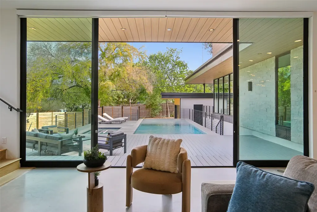 2512 Ridgeview Street, Austin