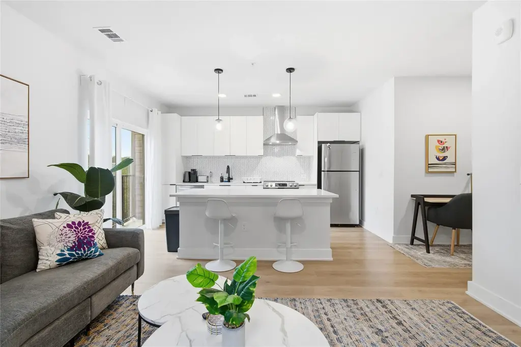 2500 Longview Street 201, Austin
