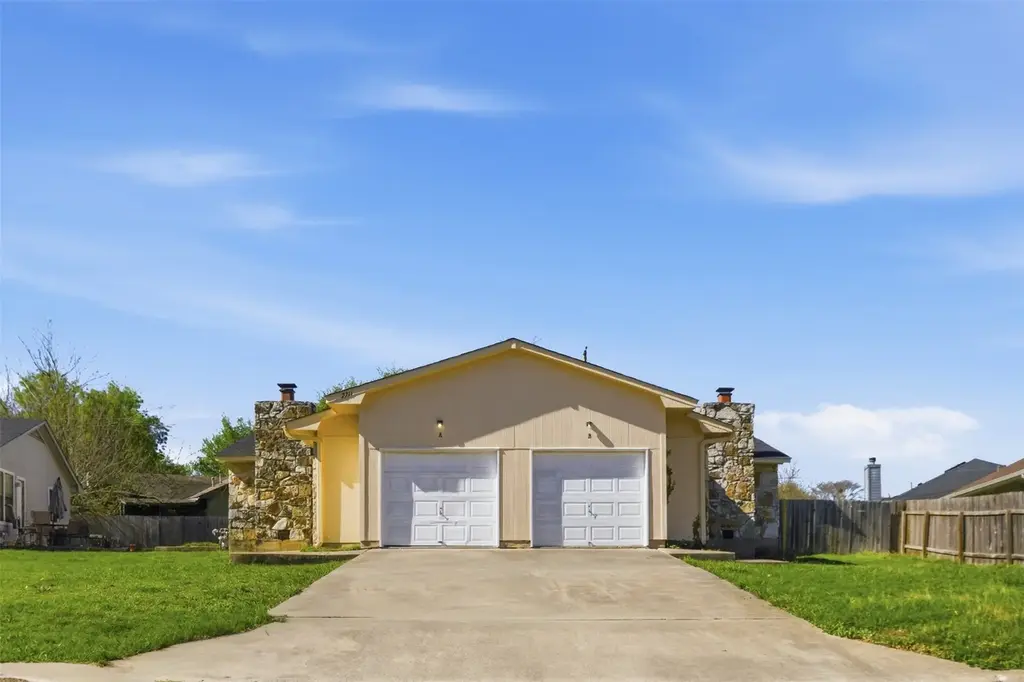 2711 Sunny Lane, Taylor