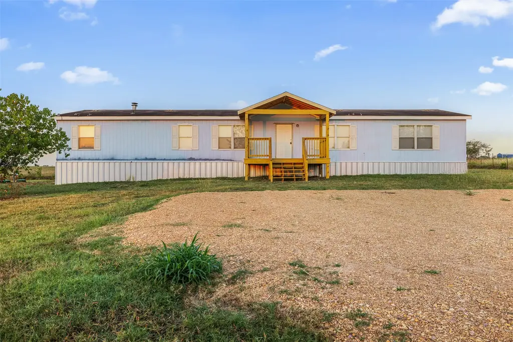1099 Private Road 4041, Dime Box