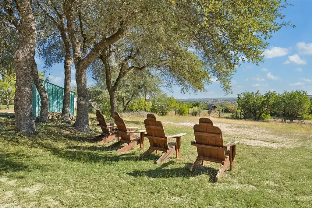 1091 Alta Vista Road, Spicewood