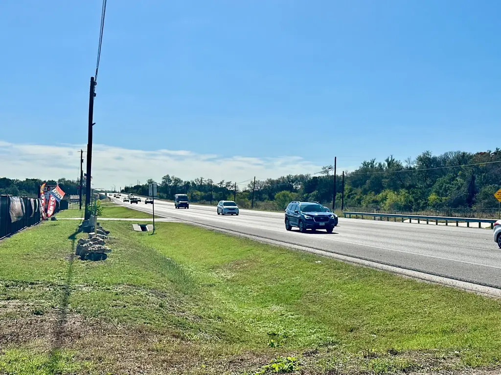 1750 S Fm 1626, Buda