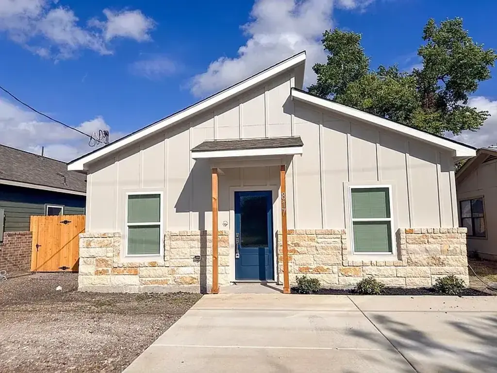 817 5th Street, Lockhart