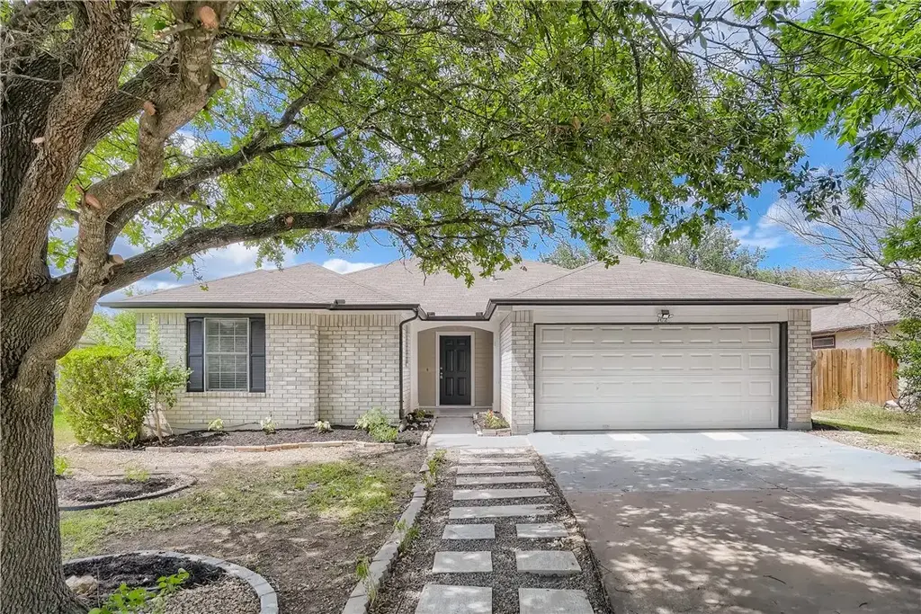 102 Evergreen Circle, Georgetown