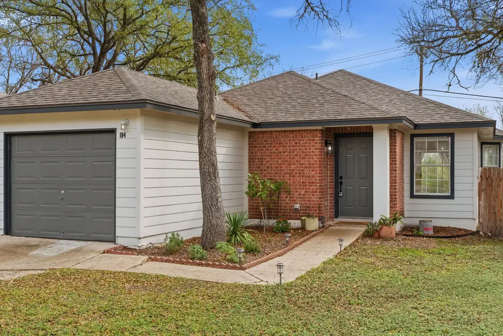 104 S Mockingbird Circle, Cedar Creek
