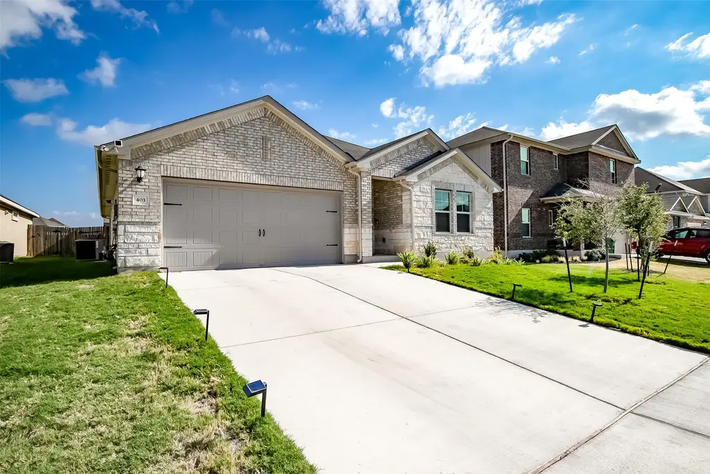 403 Grapefruit Road, Hutto