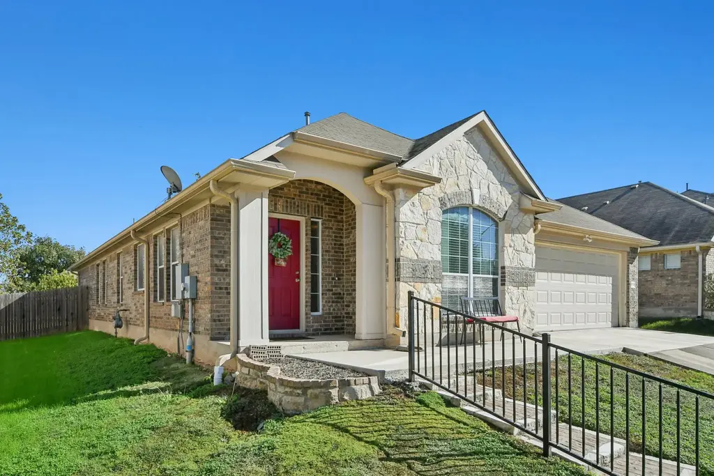 1028 Hot Spring Valley, Buda