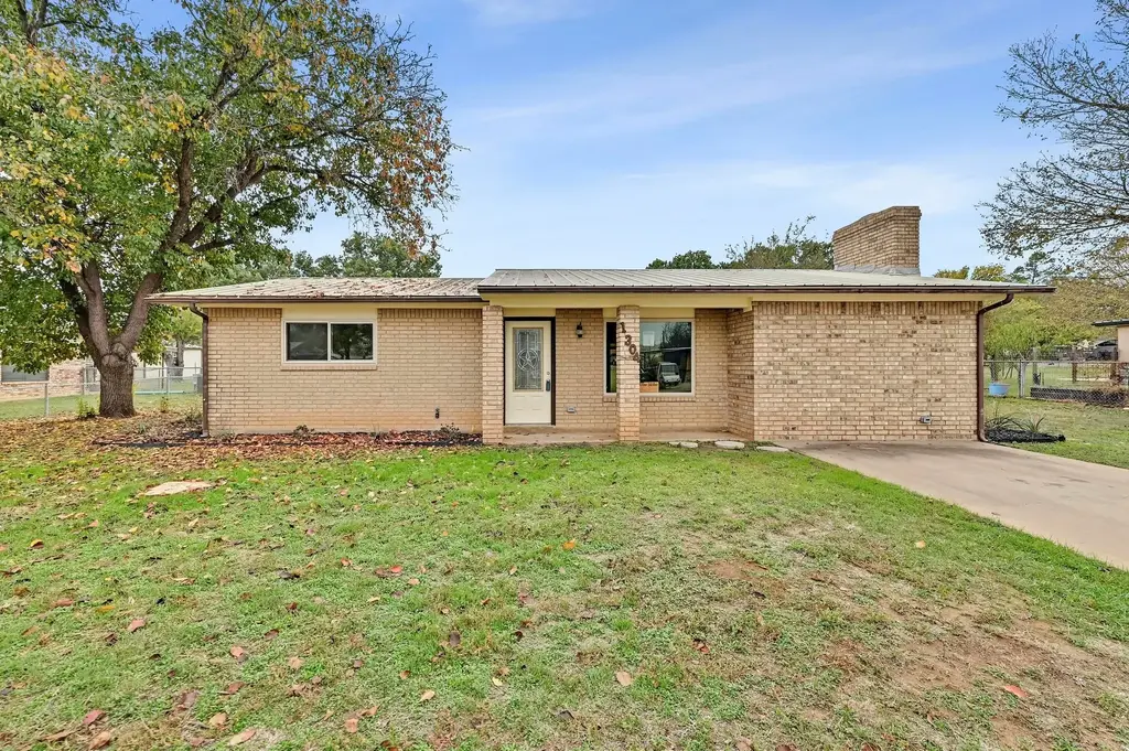 1304 E Luce Street, Llano