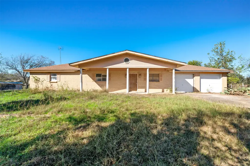 230 County Road 422, Bartlett