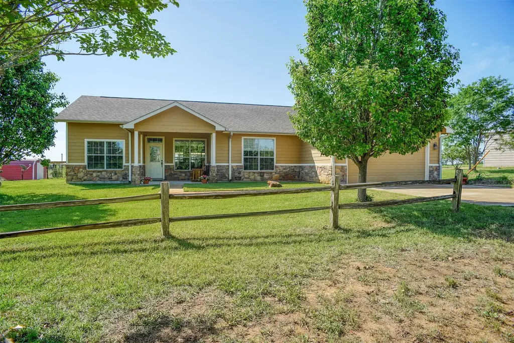 937 Highway 21 E, Bastrop