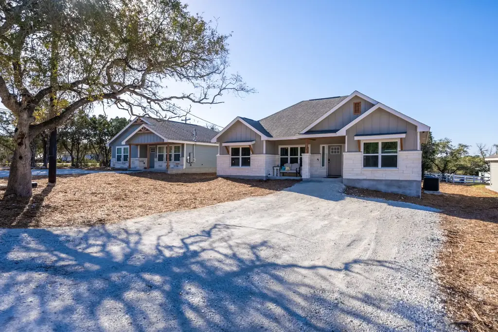 117 Lightning Bolt, Spring Branch
