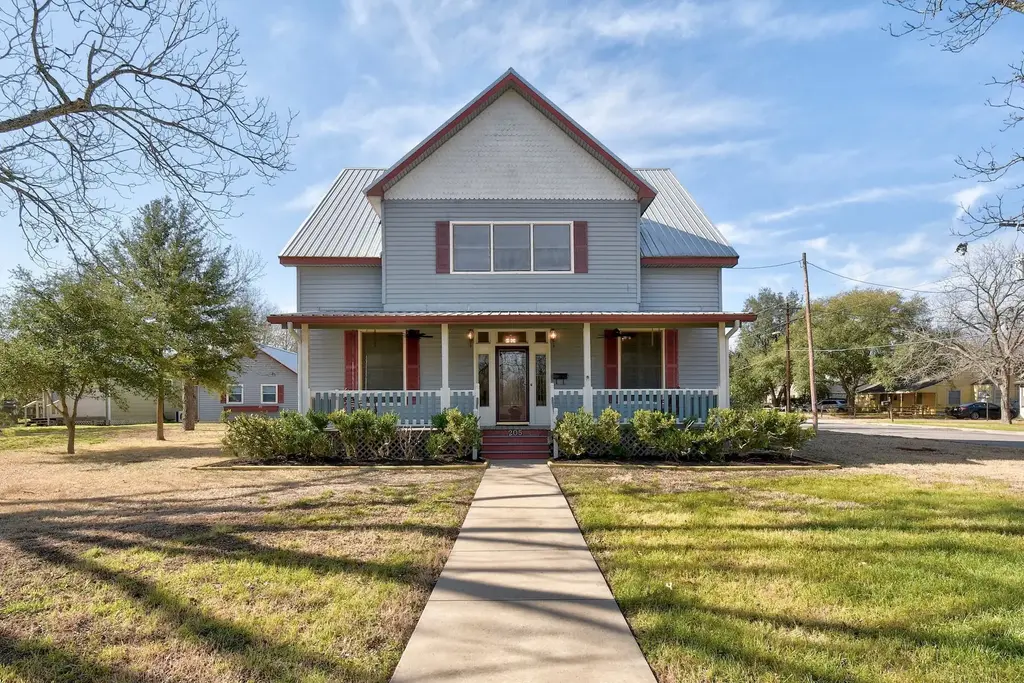 205 S Rio Grande Street, Lockhart