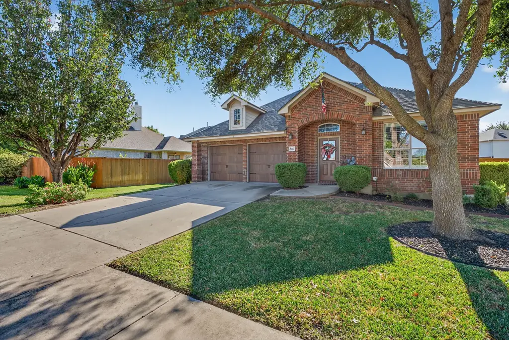 803 Bent Wood Place, Round Rock