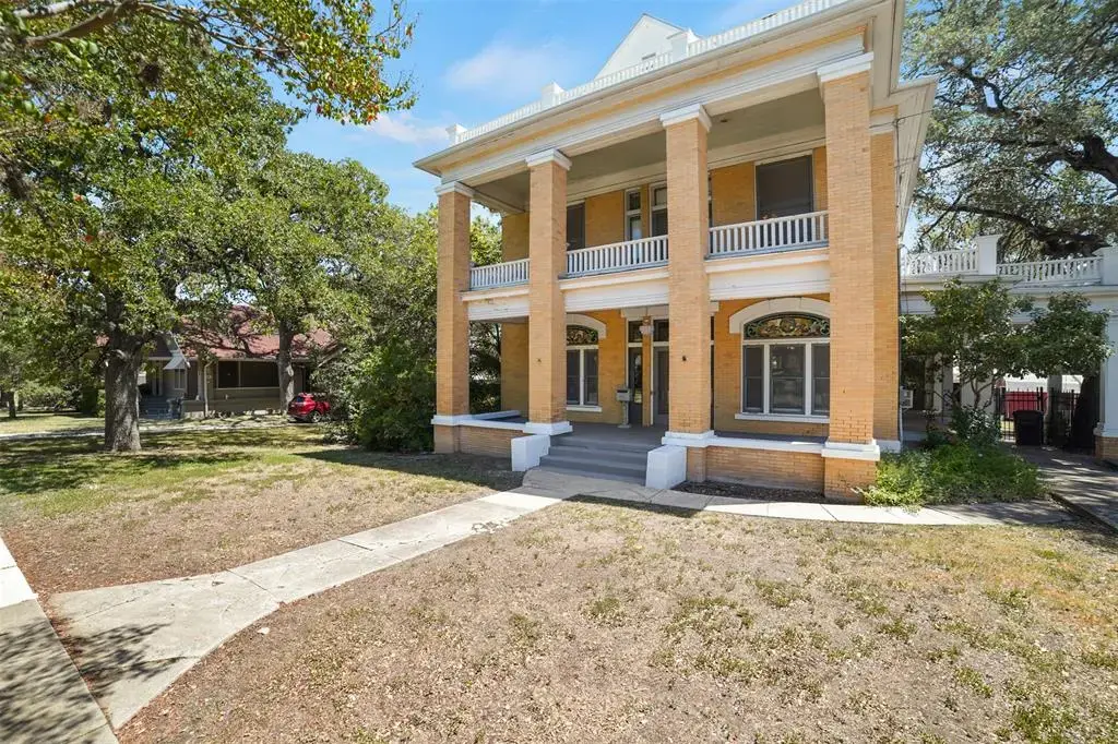 504 S Main Street, Lockhart