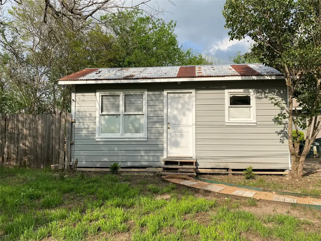 511 Main Street, Martindale