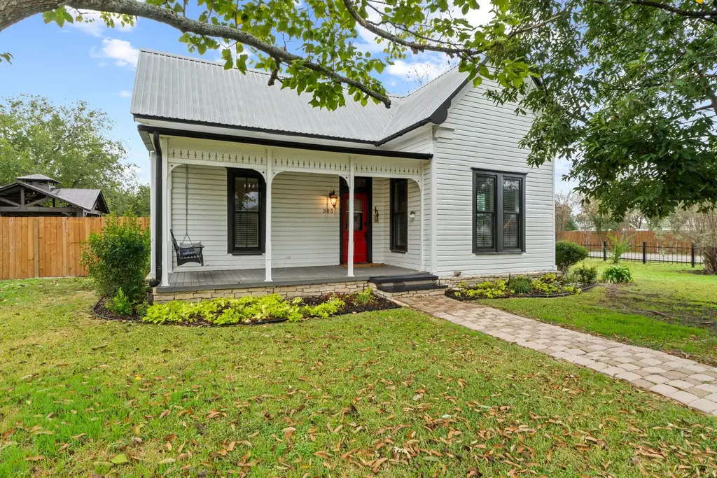 305 East Street, Hutto
