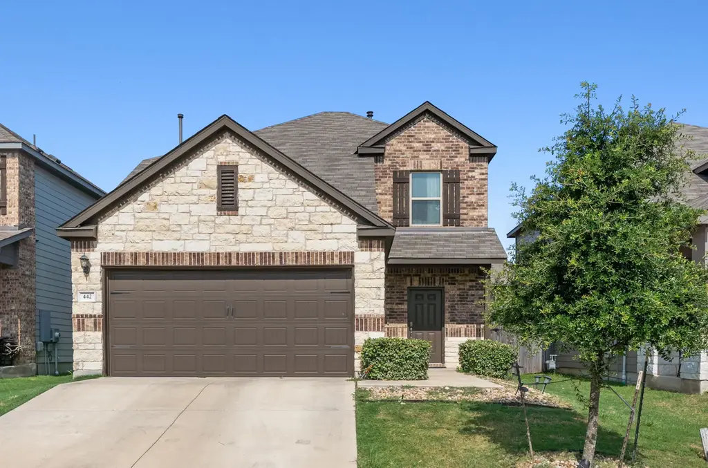 442 Thornless Circle, Buda