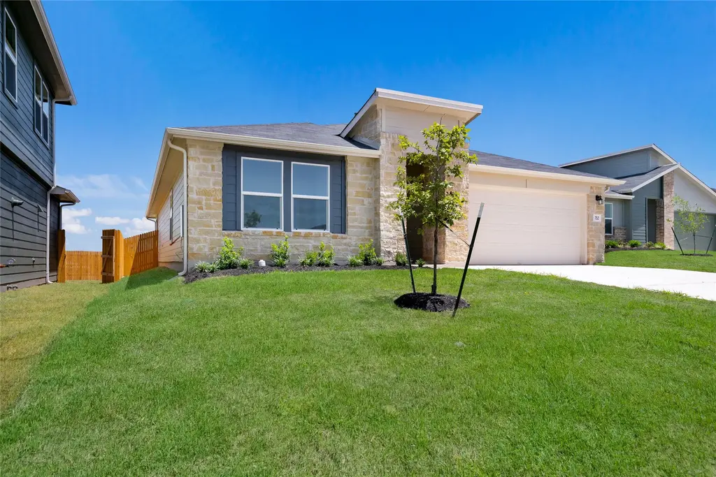 496 Globe Mallow Circle, Kyle