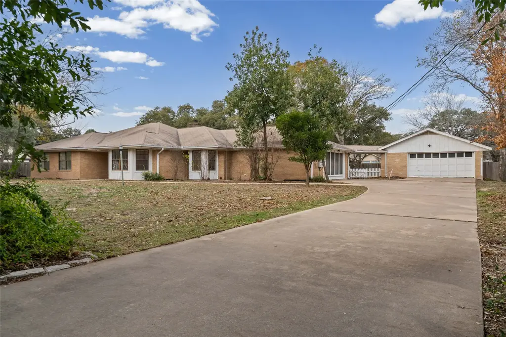 304 Live Oak Drive, Mountain City