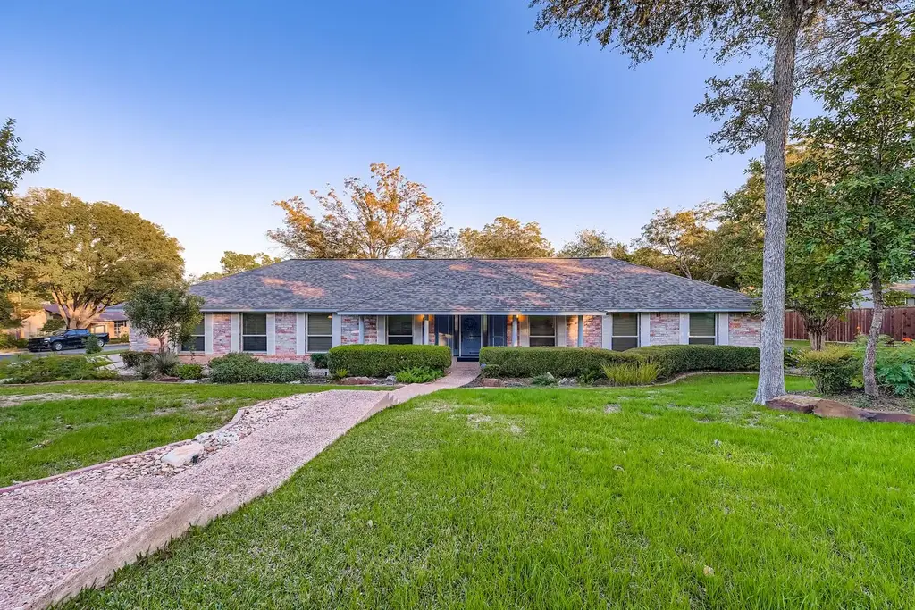 9201 Heatherwood Drive, Austin