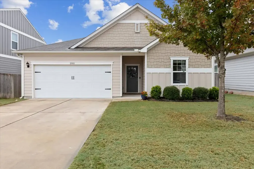 19305 Nathan Scott Way, Manor