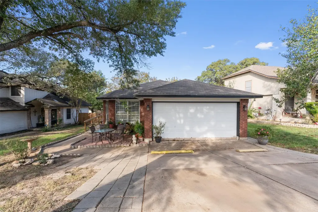 8904 Francia Trail, Austin