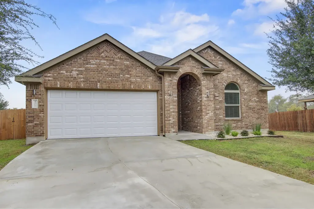 406 Dragon Ridge Road, Buda