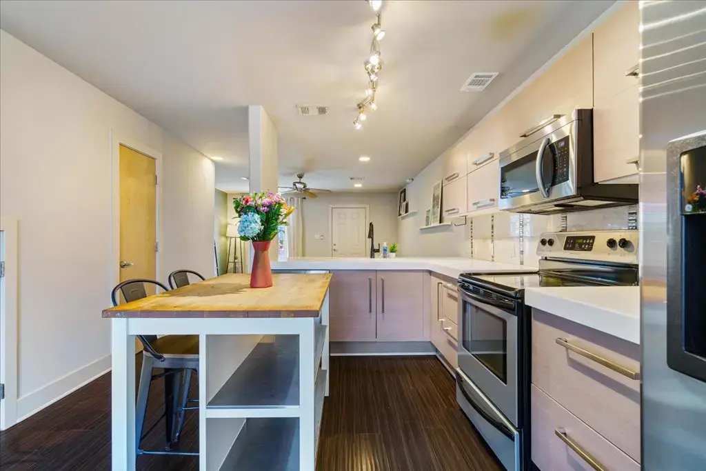 1101 Grove Boulevard 203, Austin