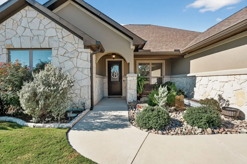 305 Western Sky Trail, Jarrell