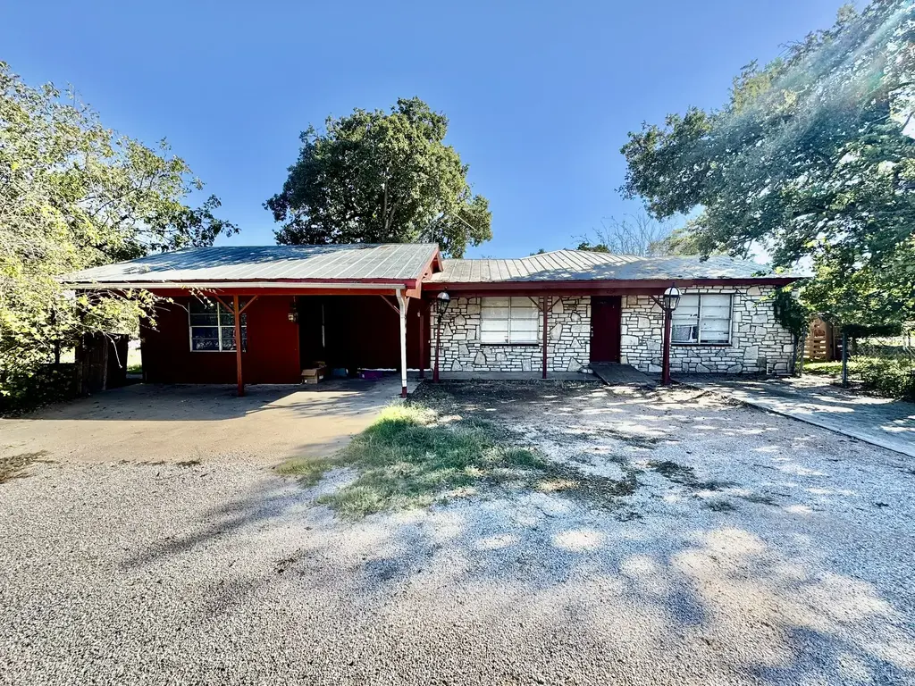 520 Munson Street, Tow
