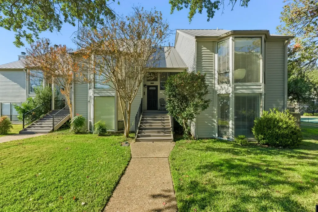107 World Of Tennis Square, Lakeway