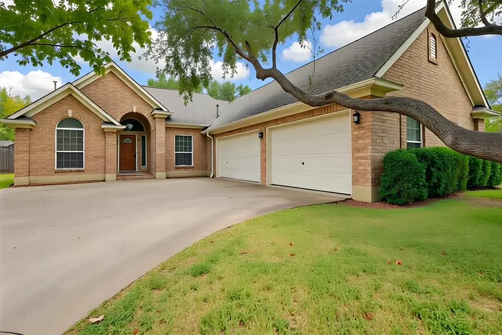 2001 Lacey Oak Cove, Round Rock