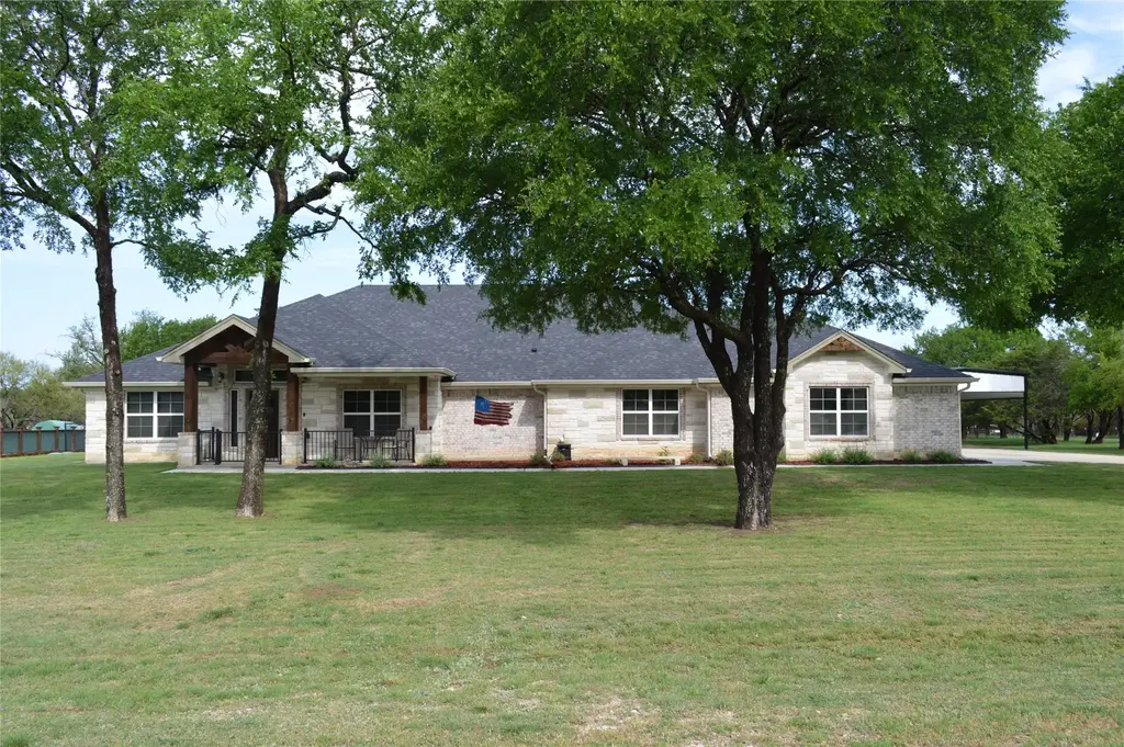 1026 County Road 3152, Kempner