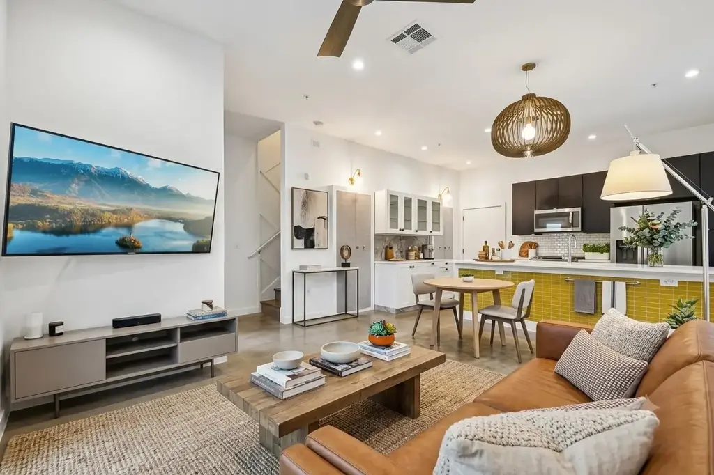 1931 E 38th 1/2 Street 33, Austin
