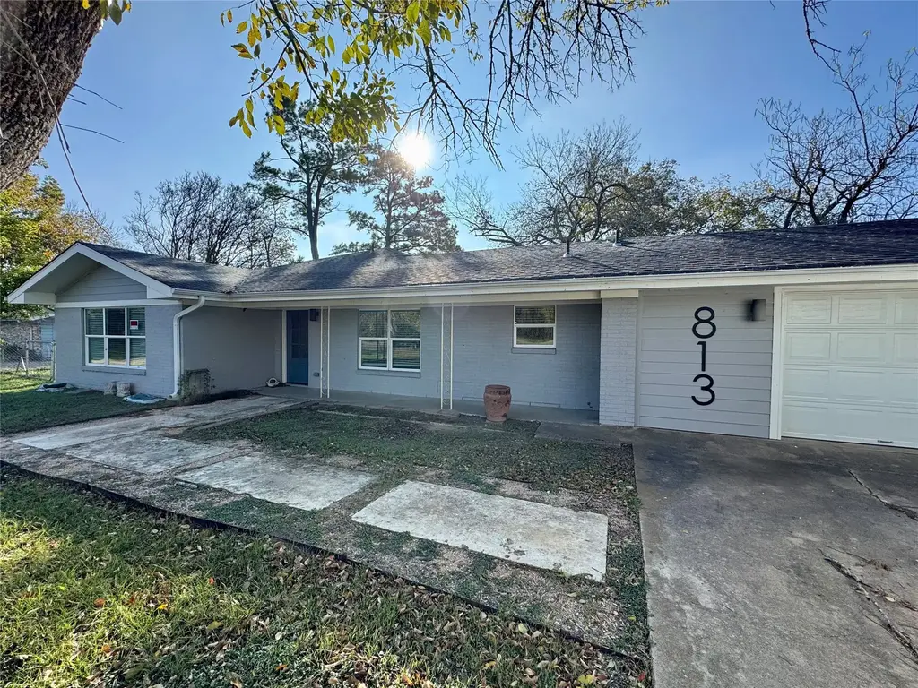 813 Central Avenue, Elgin