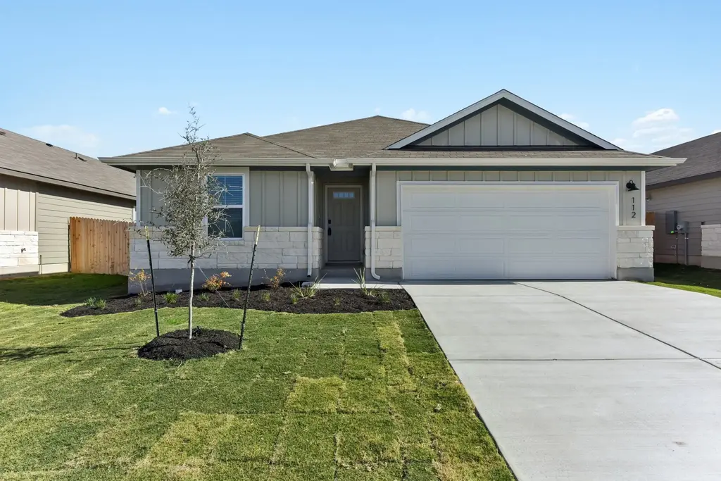 112 Honey Bee Road, Jarrell