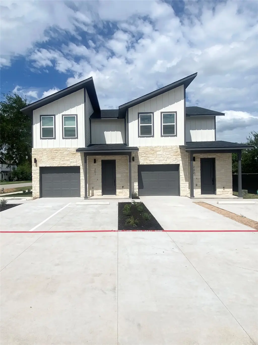 700 Horseshoe Drive 401, Leander