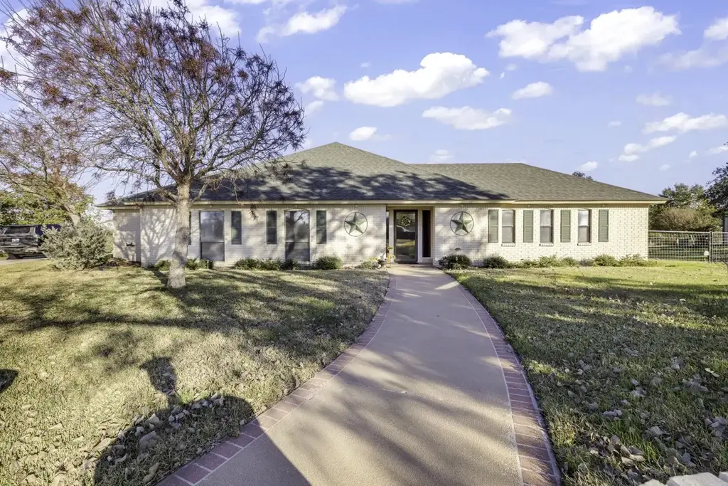 664 County Road 300, Hamilton