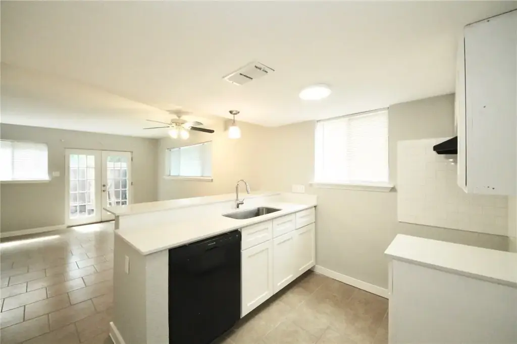 1600 West Avenue 12, Austin